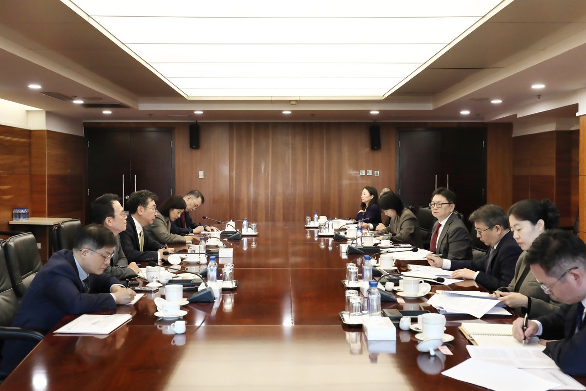 Çin ve SK Grubu, Yüksek Kaliteli Gelişim Fırsatlarını Görüşmek Üzere Bir Araya Geldi