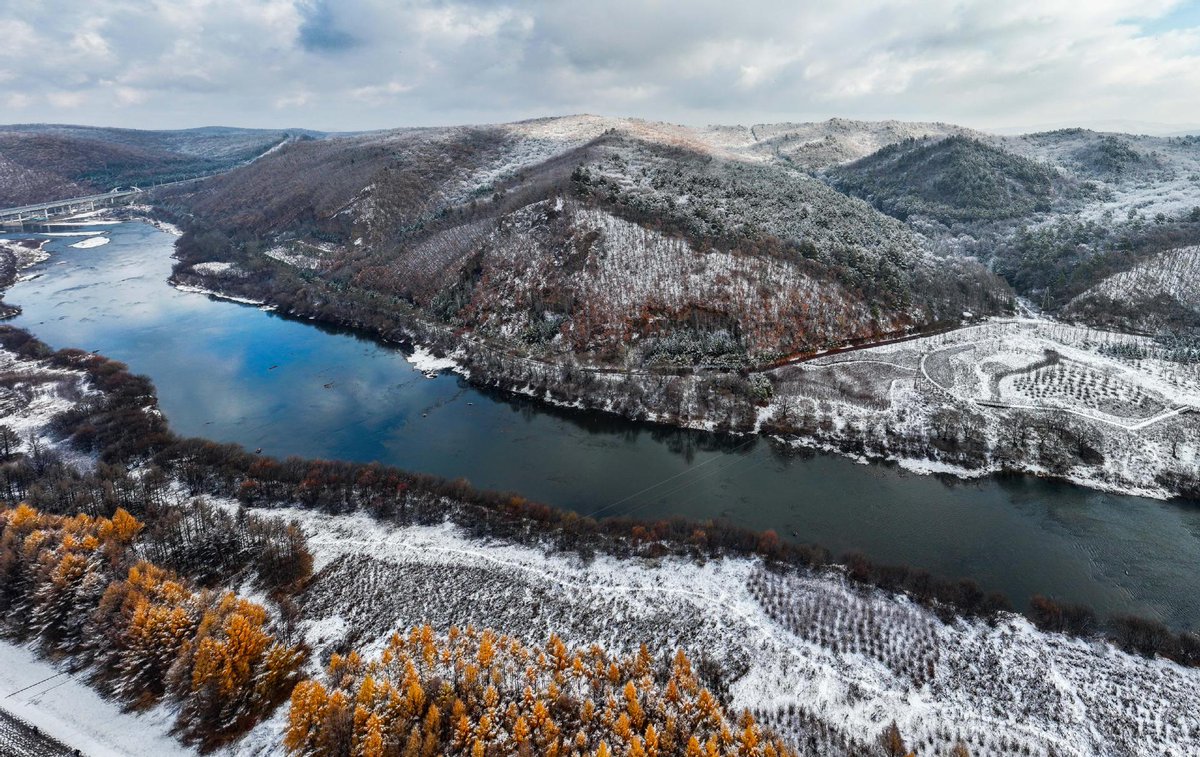 Yichun'daki Wuhua Dağı Kar Manzarası ile Büyüleyici Bir Görünüme Kavuştu