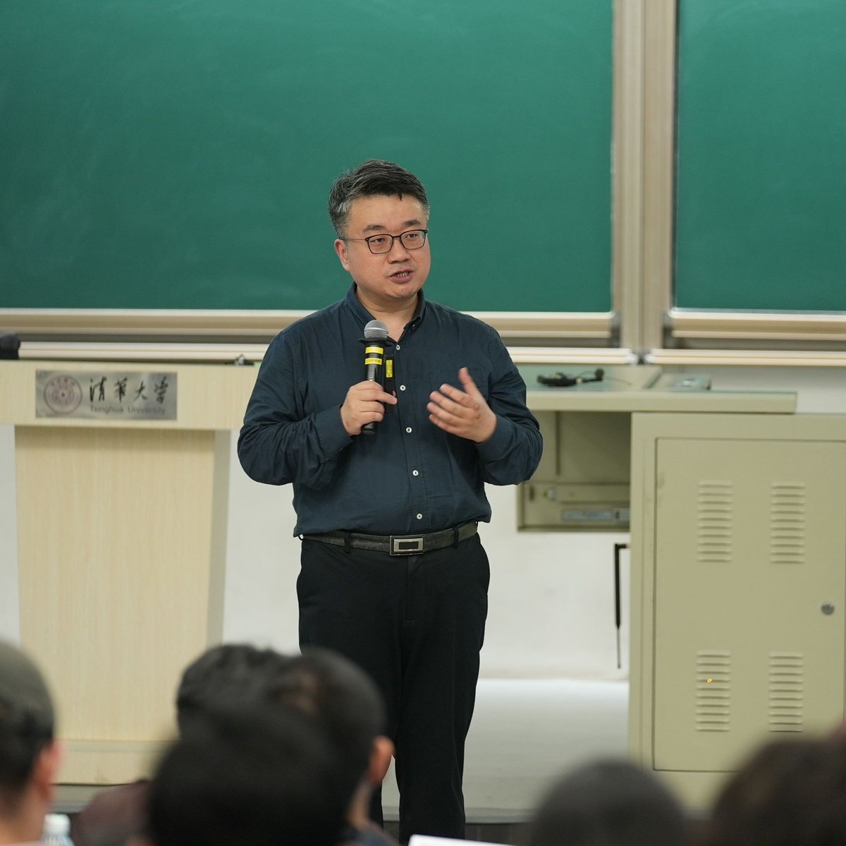Tsinghua Üniversitesi'nden Prof. Liu Zhiyuan: Yapay Zeka İnsanın Değerini Ortaya Çıkarmak İçin Var