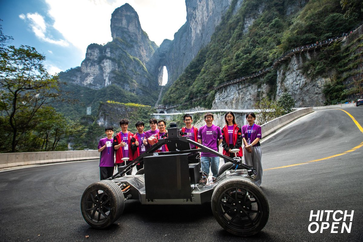 Tsinghua Üniversitesi'nin Yapay Zeka Sürücüsü, Tianmen Dağı'nın Tehlikeli Parkurunu Rekor Kırarak Geçti