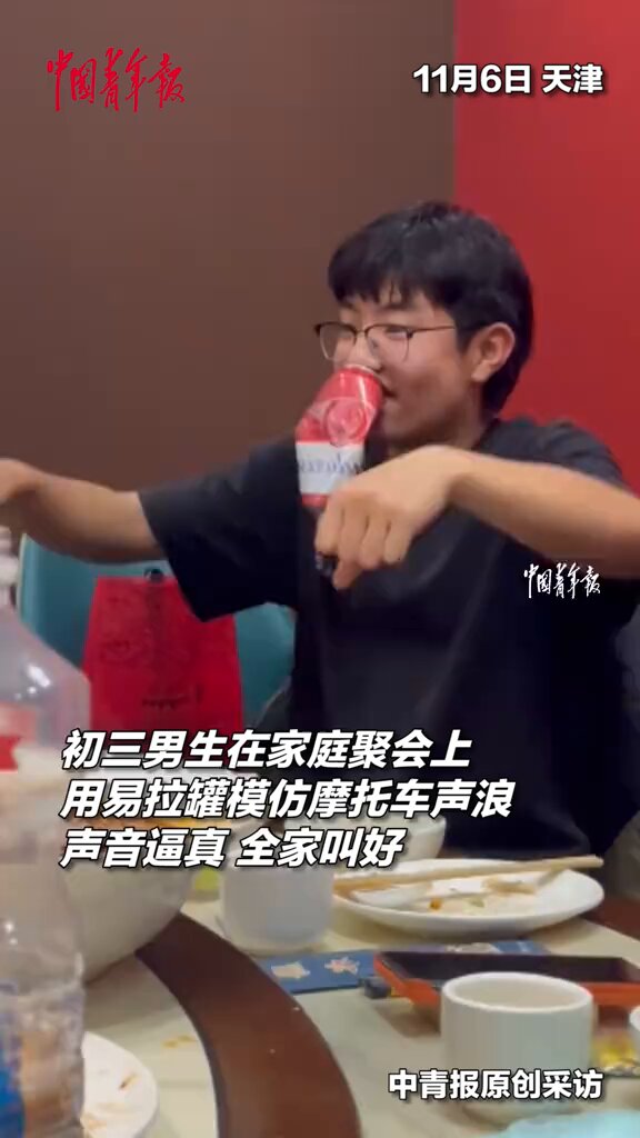 Lise Öğrencisi, Kola Kutusuyla Motosiklet Sesini Mükemmel Şekilde Taklit Etti