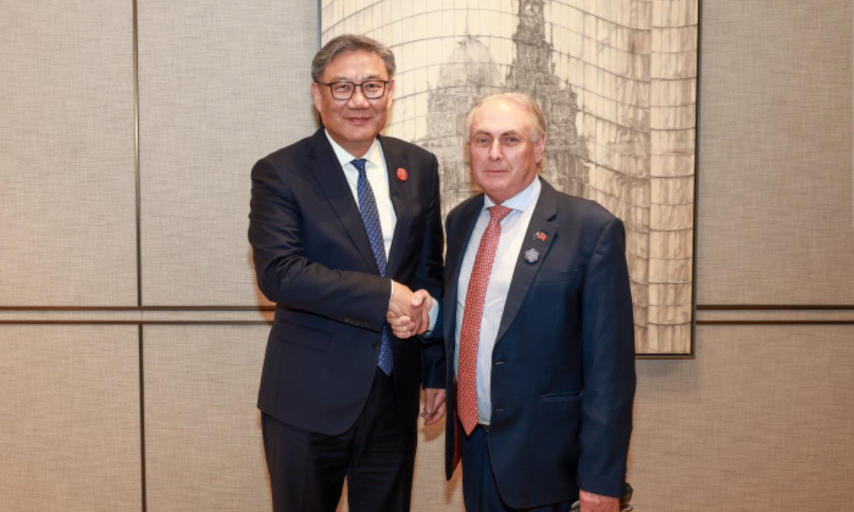 Çin ve Avustralya Ticaret Bakanları Shanghai'da Görüştü