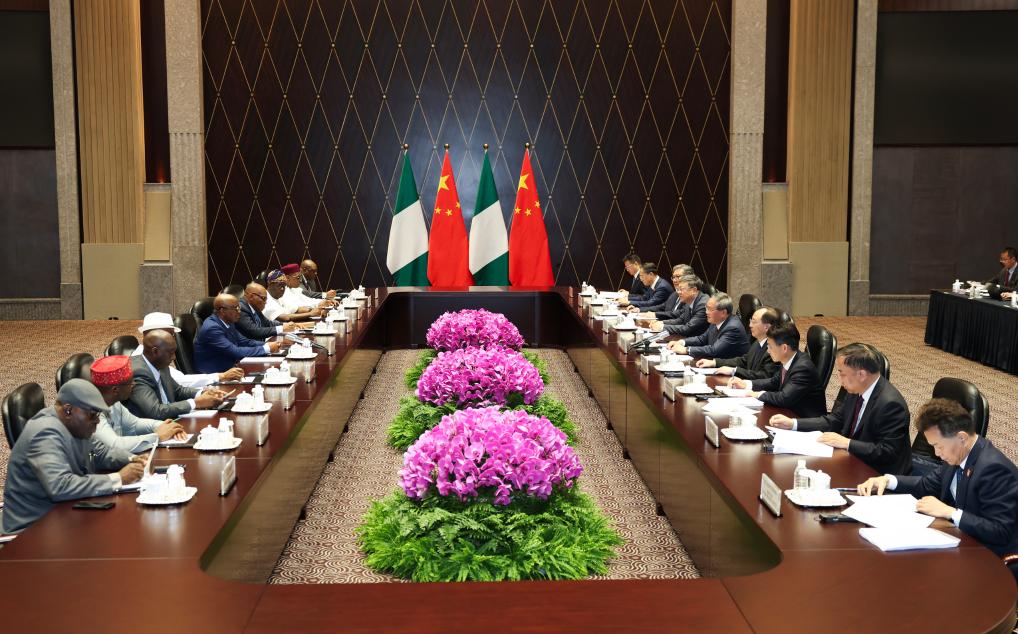 Çin ve Nijerya İş Birliğini Derinleştiriyor: CIIE'de Üst Düzey Görüşme