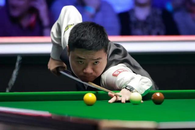 Ding Junhui, Nanjing'deki Dünya Snooker Şampiyonası'nda Son 16 Turuna Yükseldi
