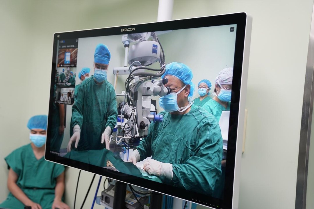 Çin'de İlk Kez: 5G Bağlantılı Robot ile Uzaktan Göz Ameliyatı Gerçekleştirildi