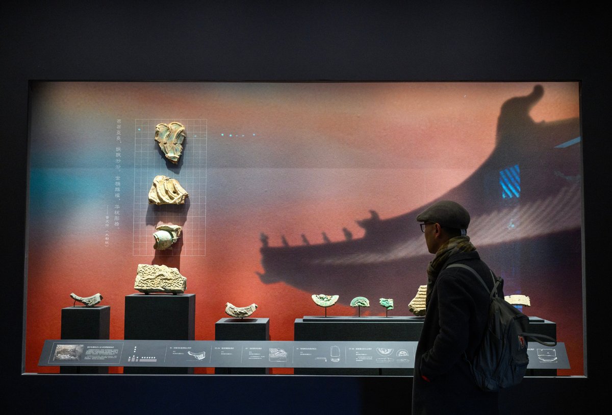 Saray Müzesi'nde "Dokuz Katlı Duvarların Altında" Sergisi Ziyarete Açıldı