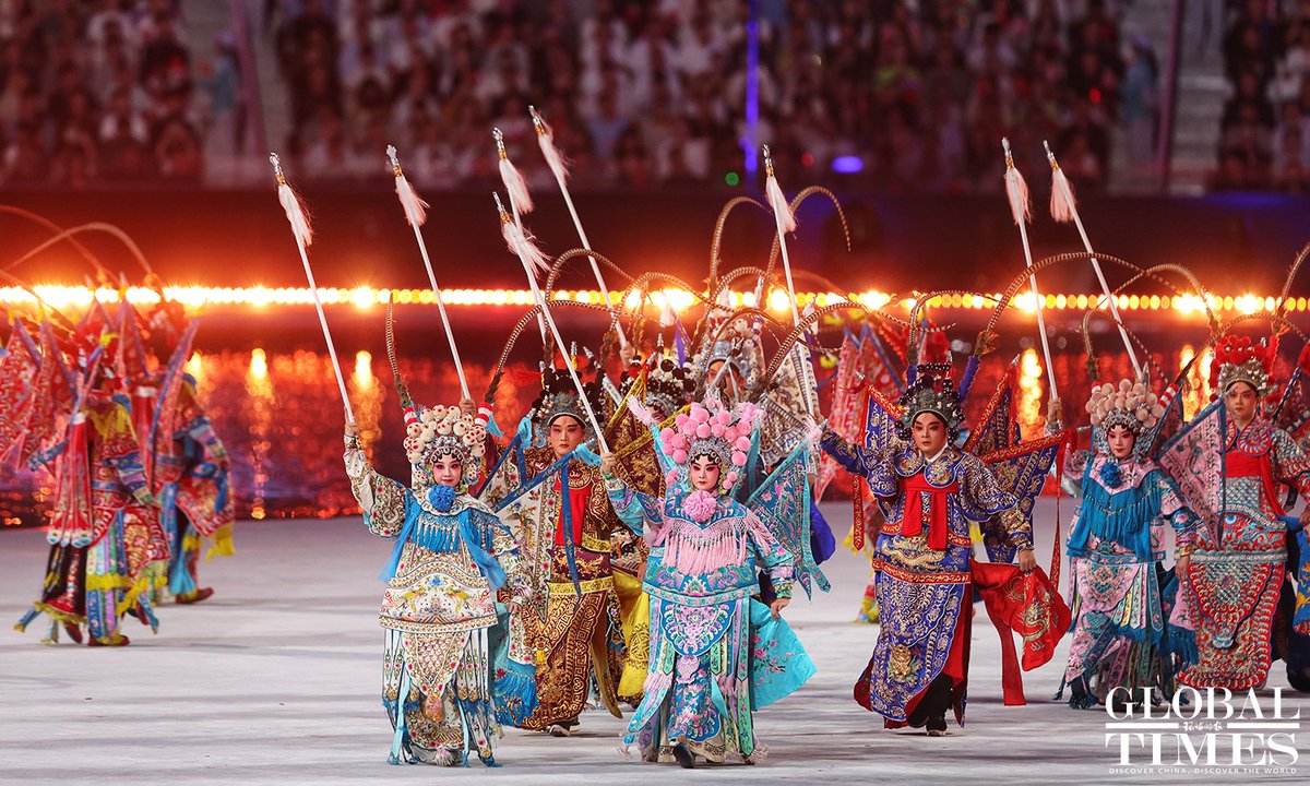 15. Ulusal Oyunların Açılış Töreni Guangdong'da Görkemli Başladı
