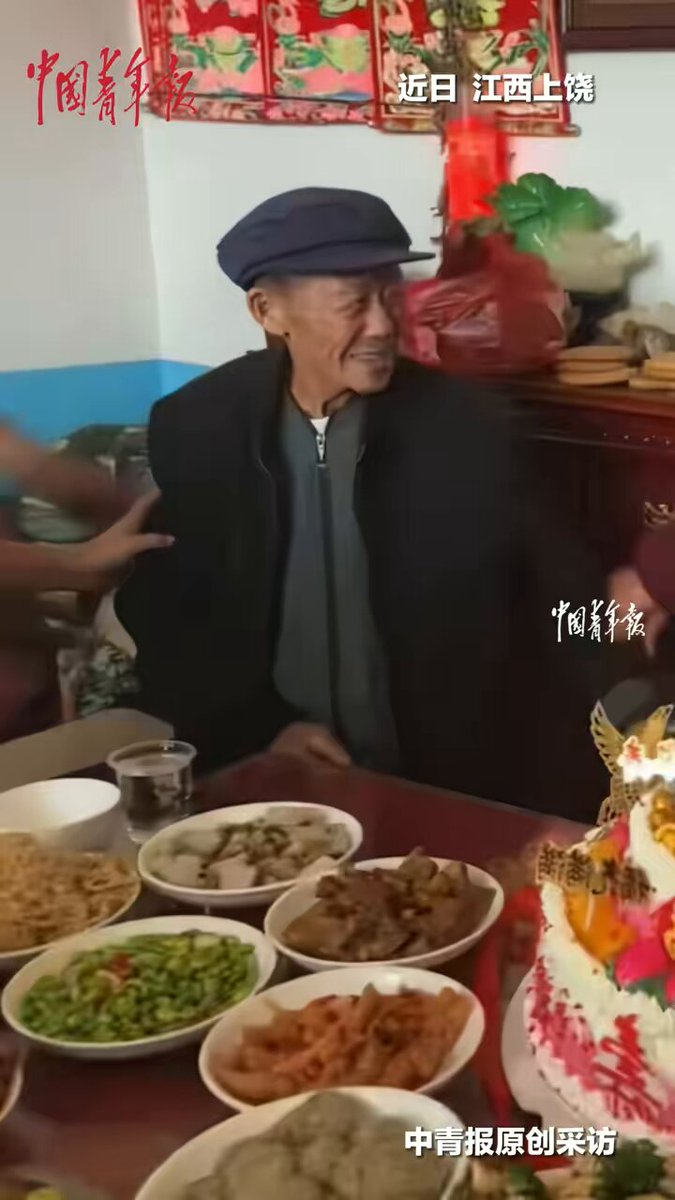 80. Doğum Gününde Sevgi Dolu An: Shangrao'daki Nine Eşini Öptü