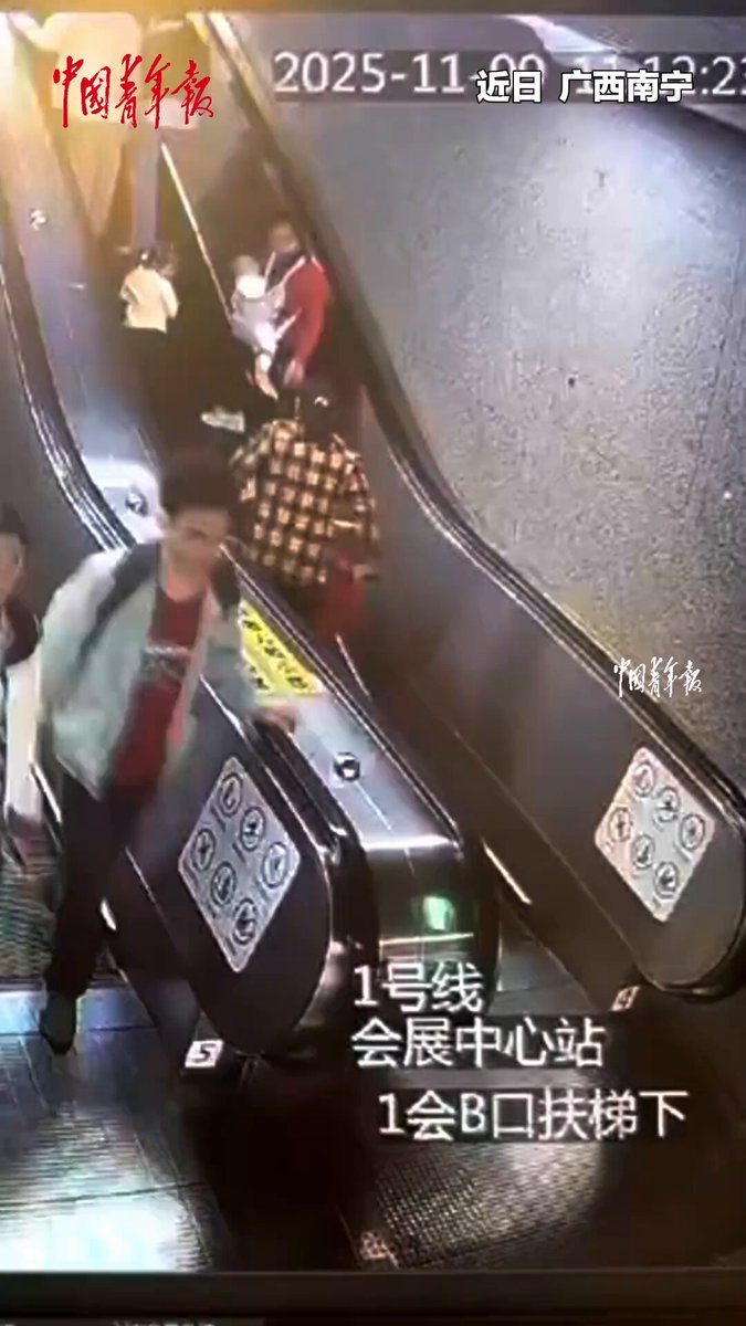 Yaşlı Bireyin Emniyeti: Alışveriş Merkezinde Escalator Kazası Anında Müdahale ile Önlendi