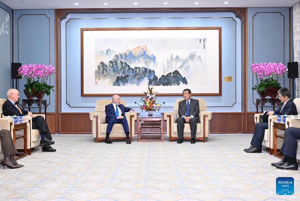 Çin ve ABD Ekonomik İş Birliğini Geliştirmek İçin Görüştü