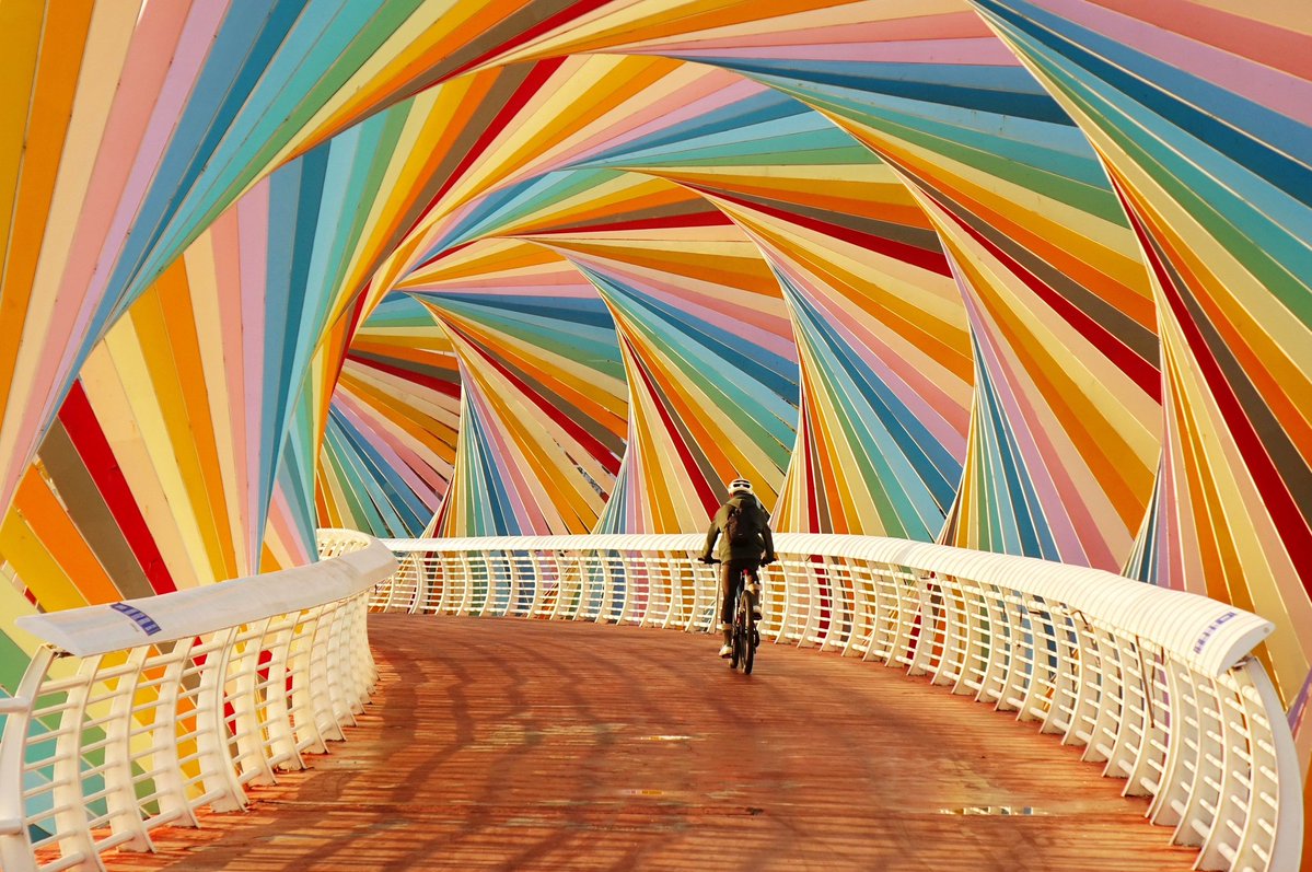 Qingdao'daki Tangdao Körfezi'ndeki Gökkuşağı Köprüsü, Vatandaşlar İçin Yaşam Kalitesini Artırıyor