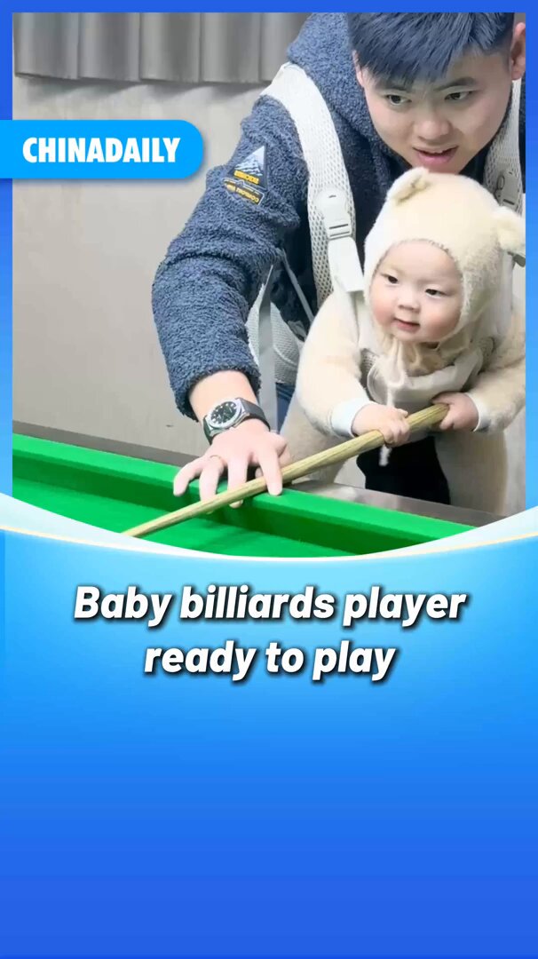 Baba ve Bebek Takımı: Göğüs Taşıyıcısında Bilardo Şovu