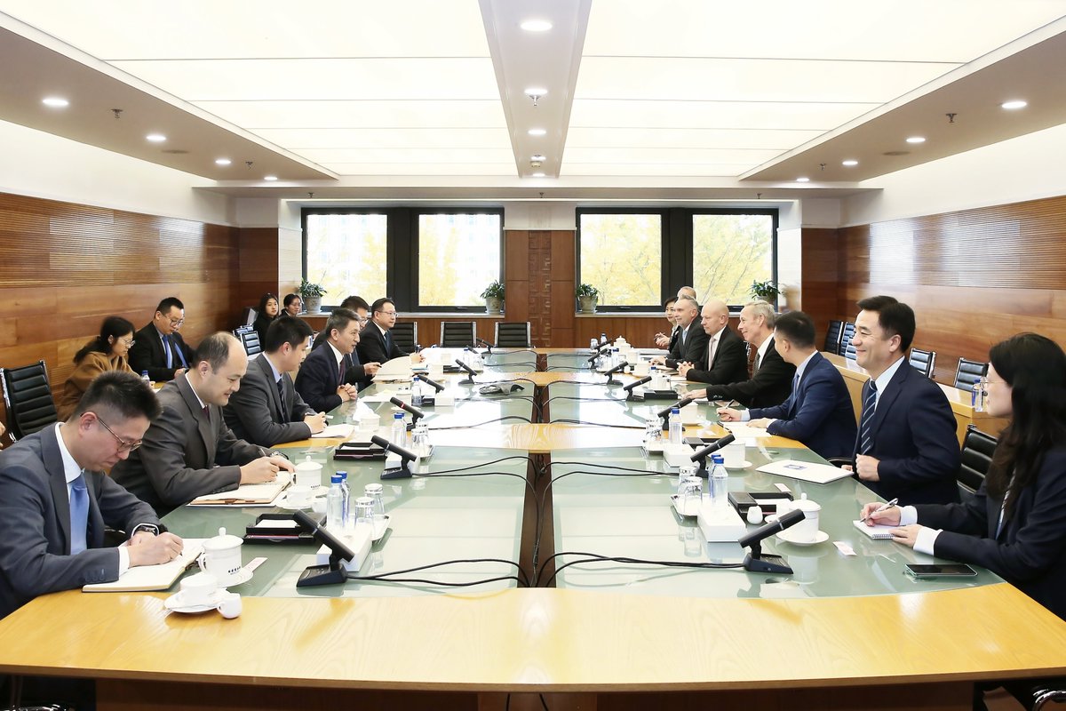 Çin-ABD Ekonomik ve Ticari İlişkileri ile Illumina'nın Yatırım Kararı Görüşüldü