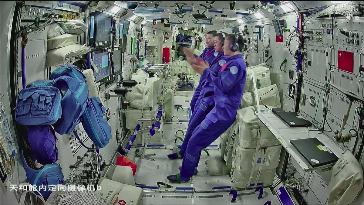 Çin'in Shenzhou-21 Mürettebatı Uzay İstasyonundan Ayrıldı