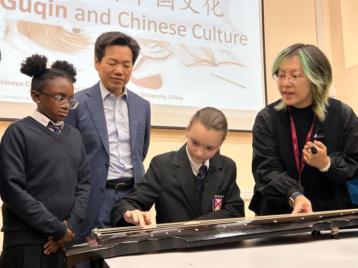 Peking Üniversitesi Guqin Topluluğu, Geleneksel Çin Müziğini İngiltere'de Tanıttı