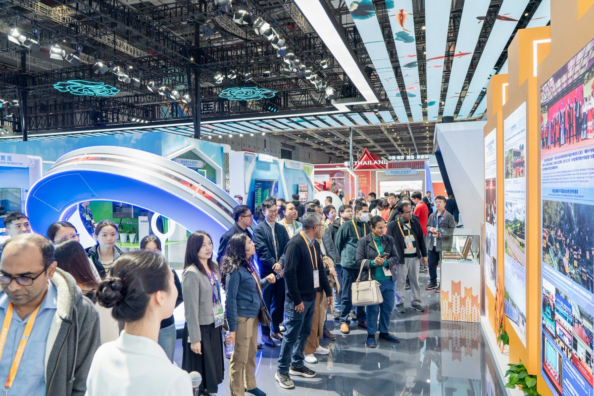 Paylaşarak Zenginleşme ve Yoksulluktan Kurtuluş Sergisi, CIIE ve Kanton Fuarı'nda Uluslararası Beğeni Topladı