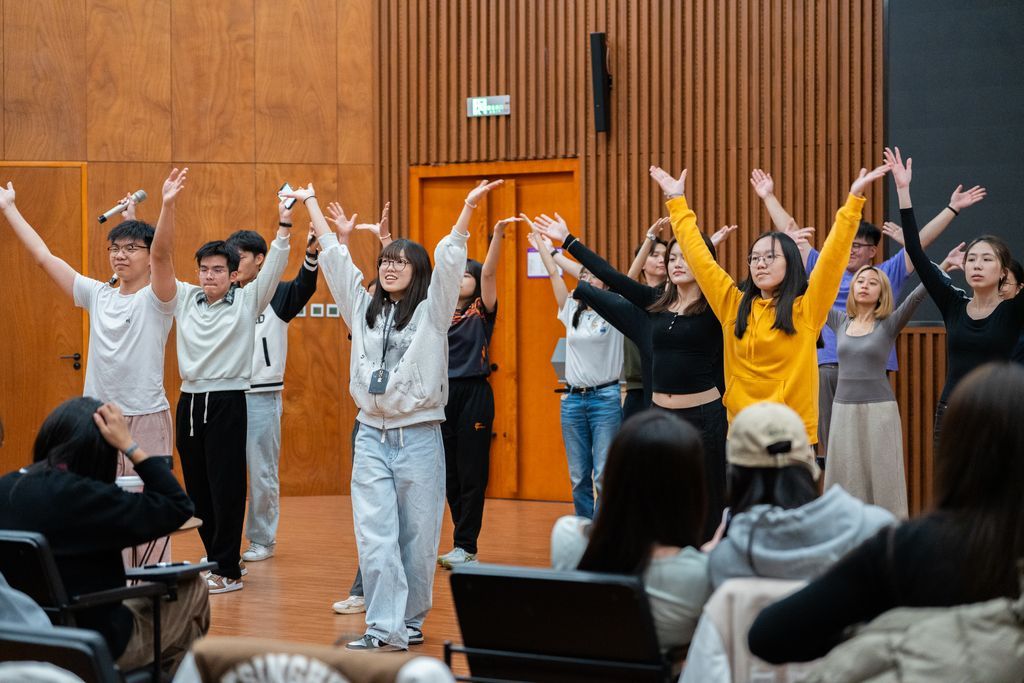 Tsinghua Üniversitesi'nde Geleceğin Liderleri Gala Gecesi'ne Hazırlanıyor