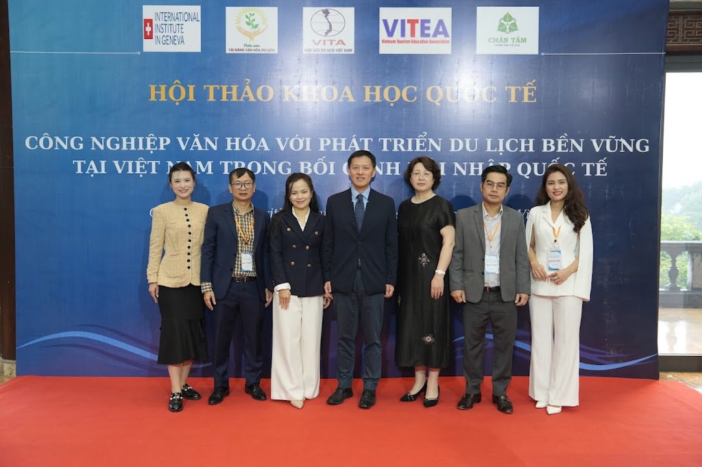 Peking Üniversitesi Vietnam'da Kültür Endüstrileri ve Kırsal Kalkınma İş Birliğini Görüştü