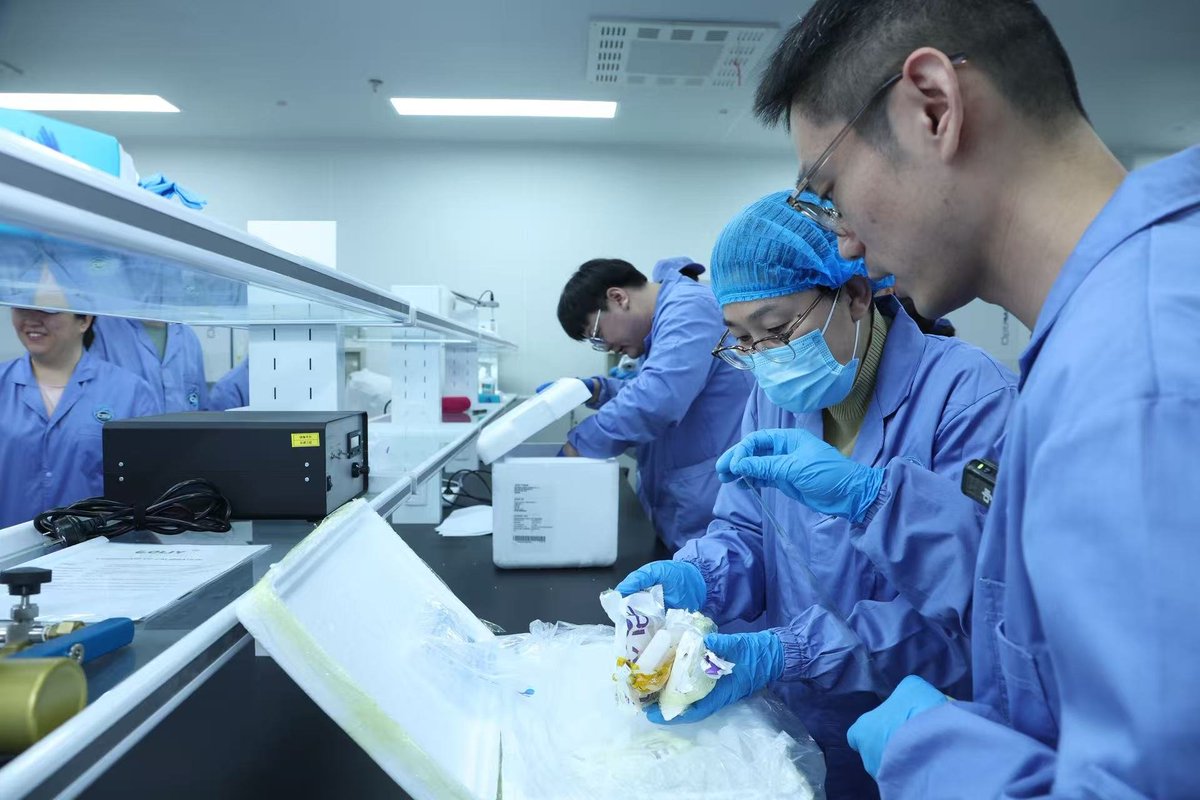 Çin Uzay İstasyonundan 46 Kilogramlık Bilimsel Numuneler Dünya'ya Getirildi