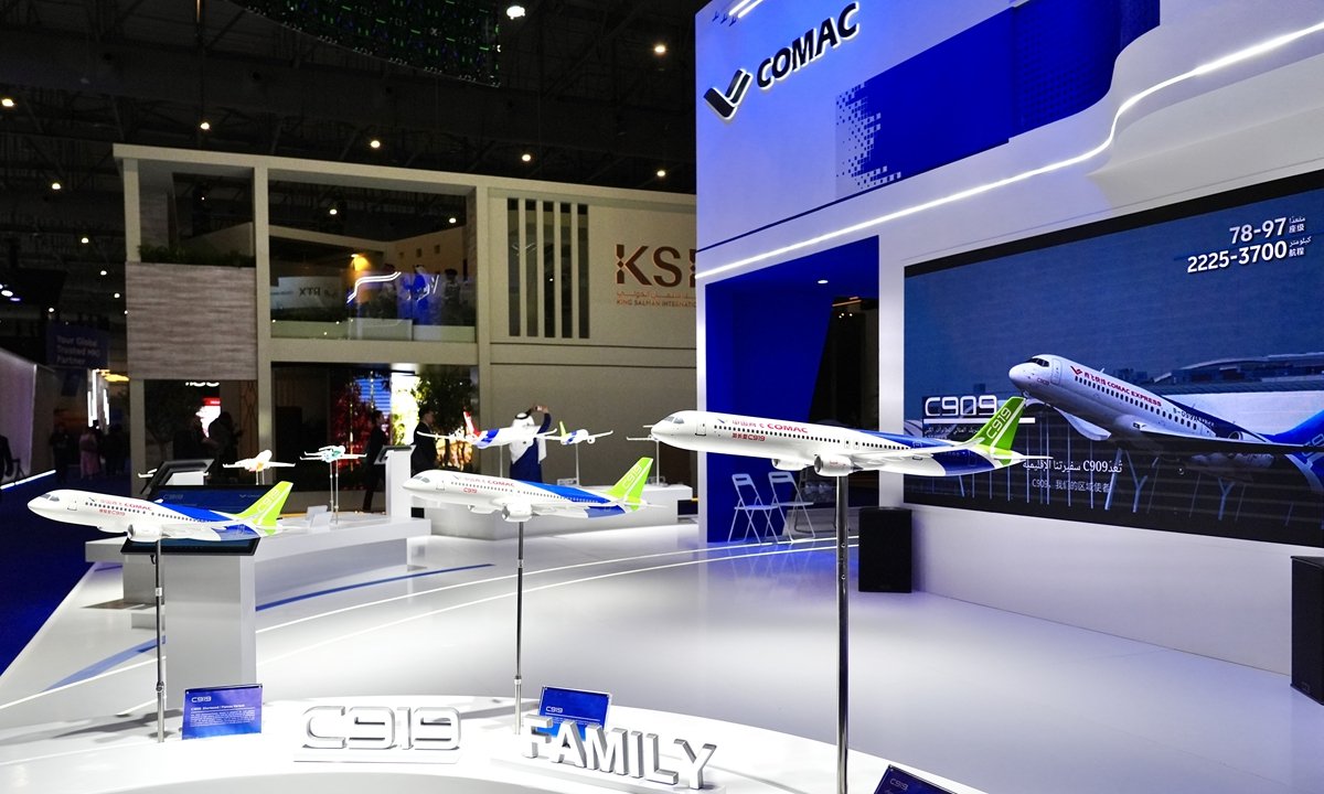 Çin Yolcu Uçağı C919, Dubai Airshow'da Orta Doğu'daki İlk Gösterimini Yaptı