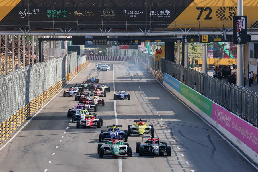 Makao'da Tarihi Motorspor ve Masa Tenisi Buluşması