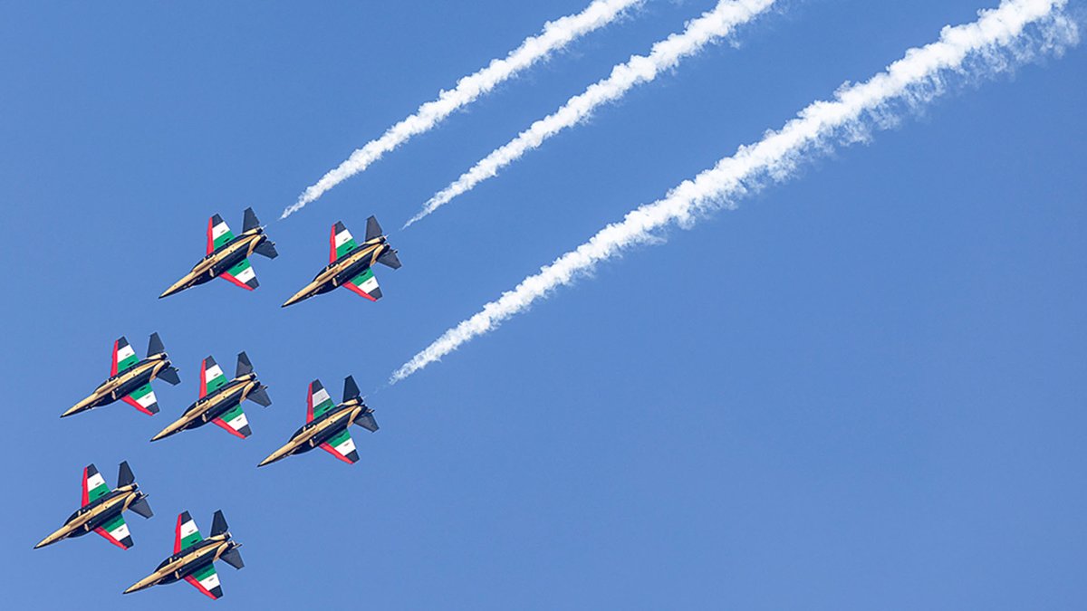 Birleşik Arap Emirlikleri Hava Gösteri Takımı, Çin Yapımı L-15 Jet Eğitim Uçaklarını Tanıttı