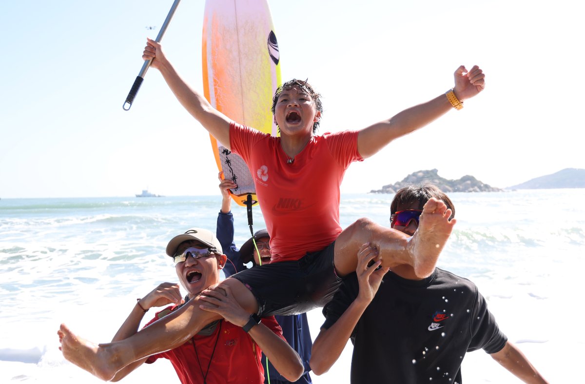 Çinli Sörfçü Yang Siqi, 15. Ulusal Oyunlar'da Kadınlar Kısa Sörf Altın Madalyasını Kazandı