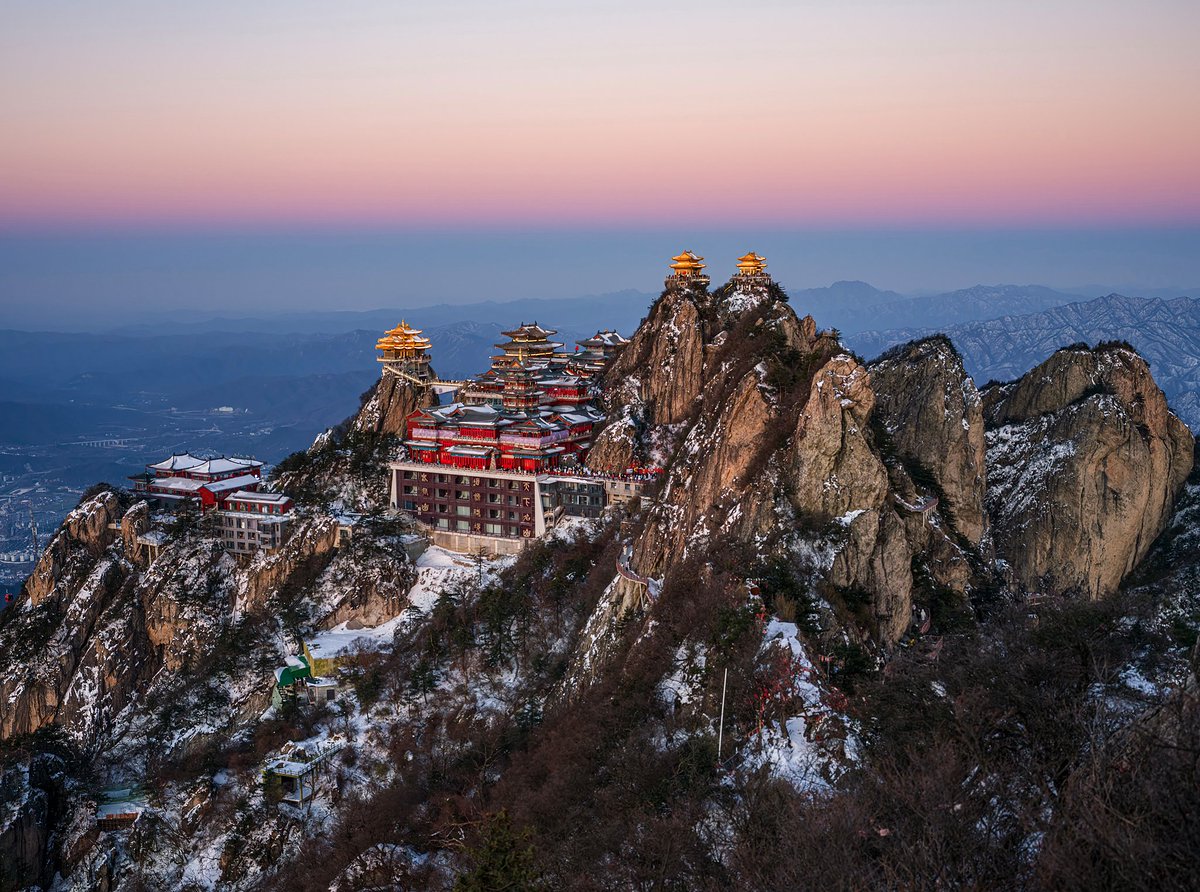 Laojun Dağı'nda İlk Karın Büyüleyici Manzarası