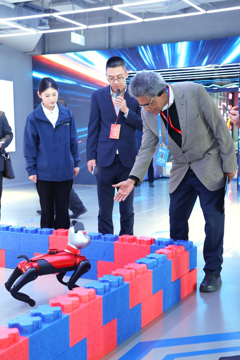 Peking Üniversitesi Robot Dünyası'nda Geleceğin Teknolojisini İnceledi