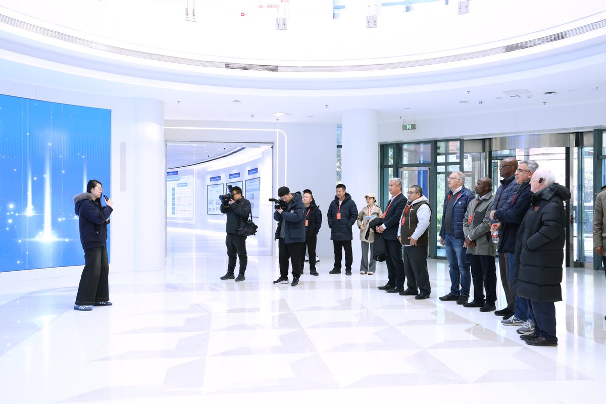 Küresel Güney Akademisyenleri Pekin'de Sürücüsüz Otonom Araçları Deneyimledi