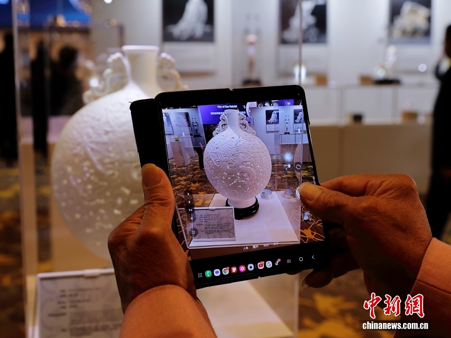 Dehua Porseleni Los Angeles'ta Sanatseverlerle Buluştu