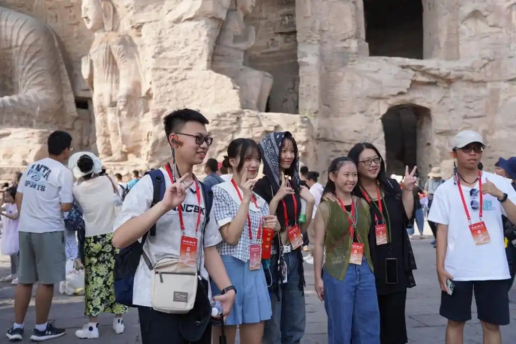 Tayvan'dan Ana Kıtaya Seyahat Artışı: Sosyal Medya ve Demiryolu Ağı Etkisi