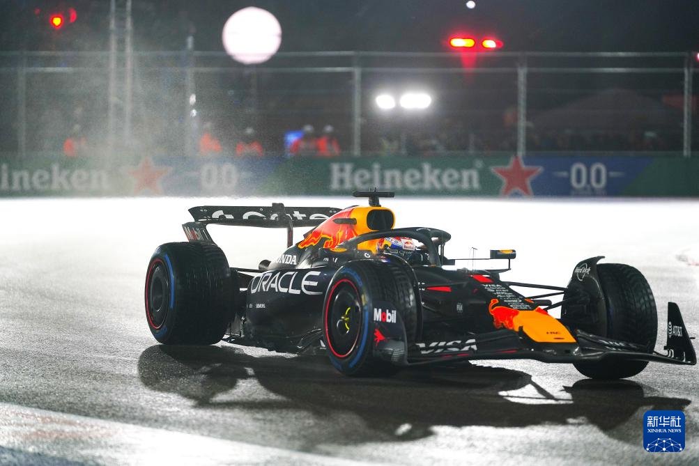 Verstappen Las Vegas'ta Zaferle Coştu, Norris Şampiyonada Pekiştirdi