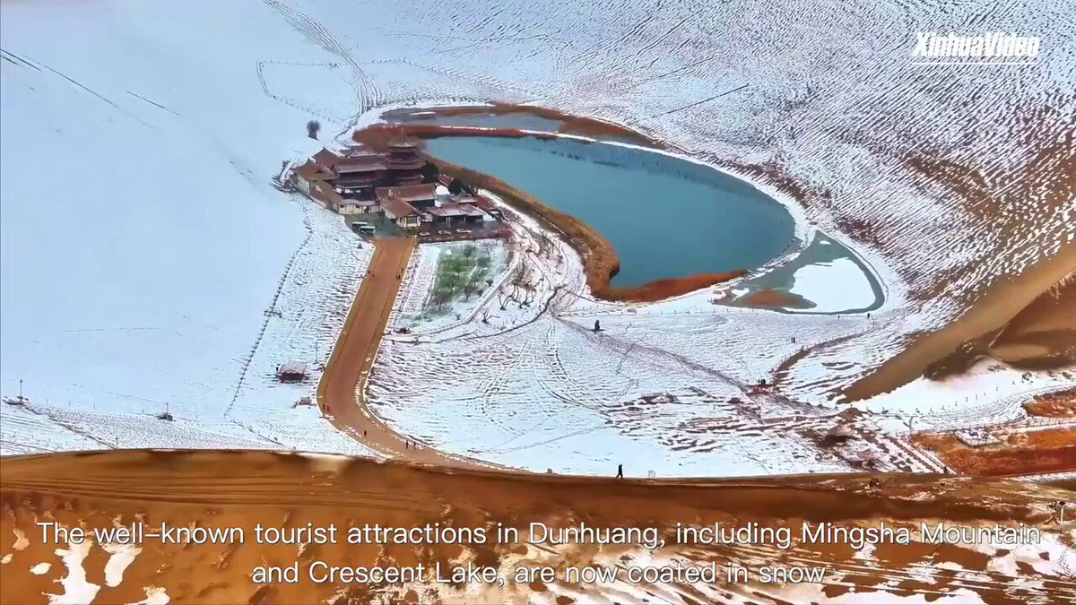 Dunhuang'da Kar ve Kumun Nadir Buluşması Turizm Sezonunu Başlattı