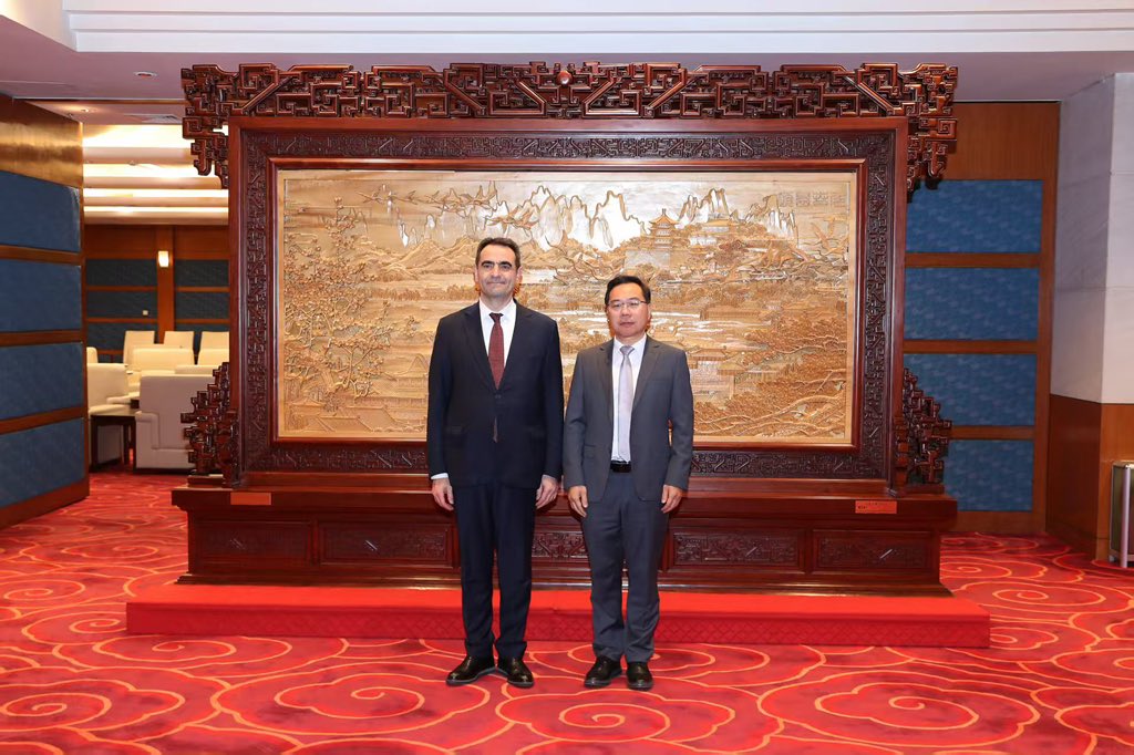 Türkiye'nin Pekin Büyükelçisi Selçuk Ünal, ÇKP Merkez Komitesi Parti Okulu'nda İş Birliği Görüşmeleri Gerçekleştirdi