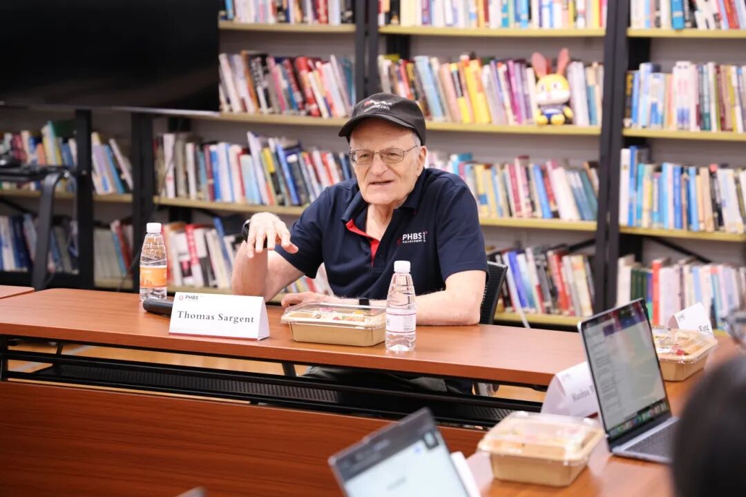Nobel Ödüllü Thomas Sargent, Peking Üniversitesi'nde Öğrencilerle Buluştu