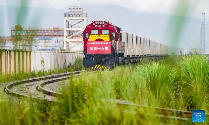 Laos'tan Çin'e İlk Tam Vagonlu Manyok Nişastası İhracatı: ASEAN-Tarım Ticareti Hızlanıyor