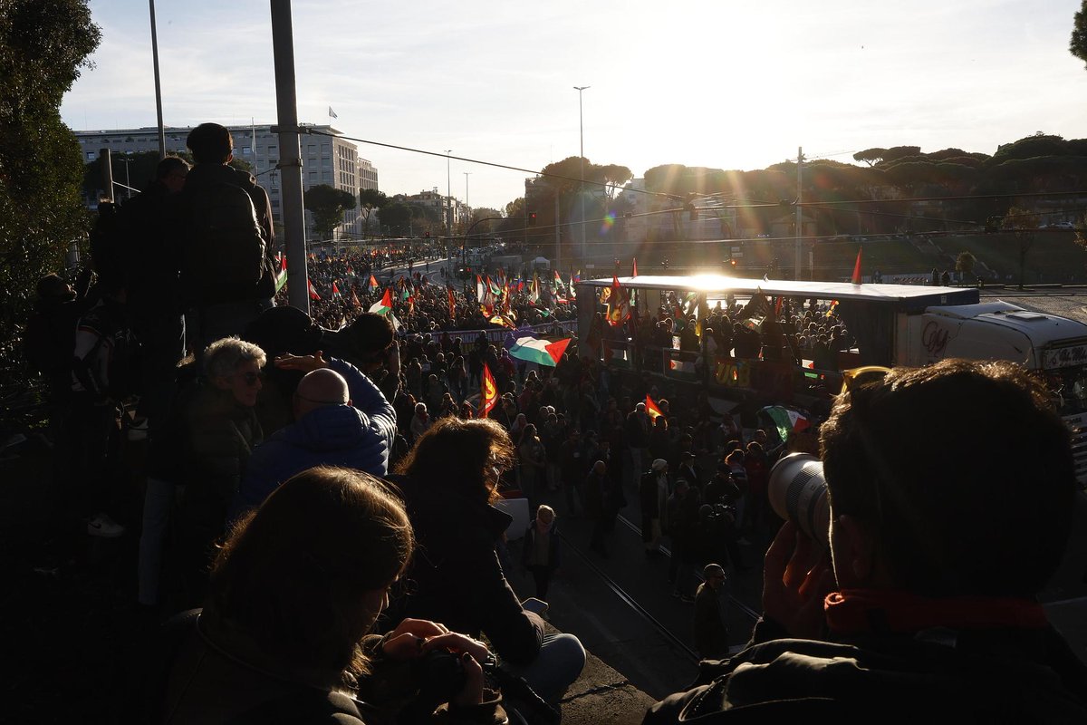 Avrupa'da Filistin'e Destek için On Binlerce Kişi Sokaklara Döküldü