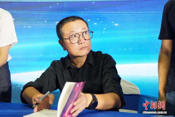 Bilim Kurgu Yazarı Liu Cixin, Zhengzhou'da 
