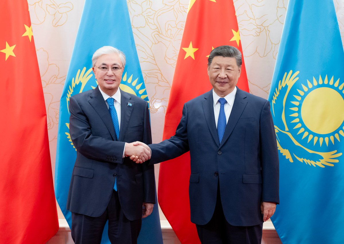 Çin Devlet Başkanı Xi Jinping, Kazakistan Cumhurbaşkanı Tokayev ile Tianjin'de Buluştu