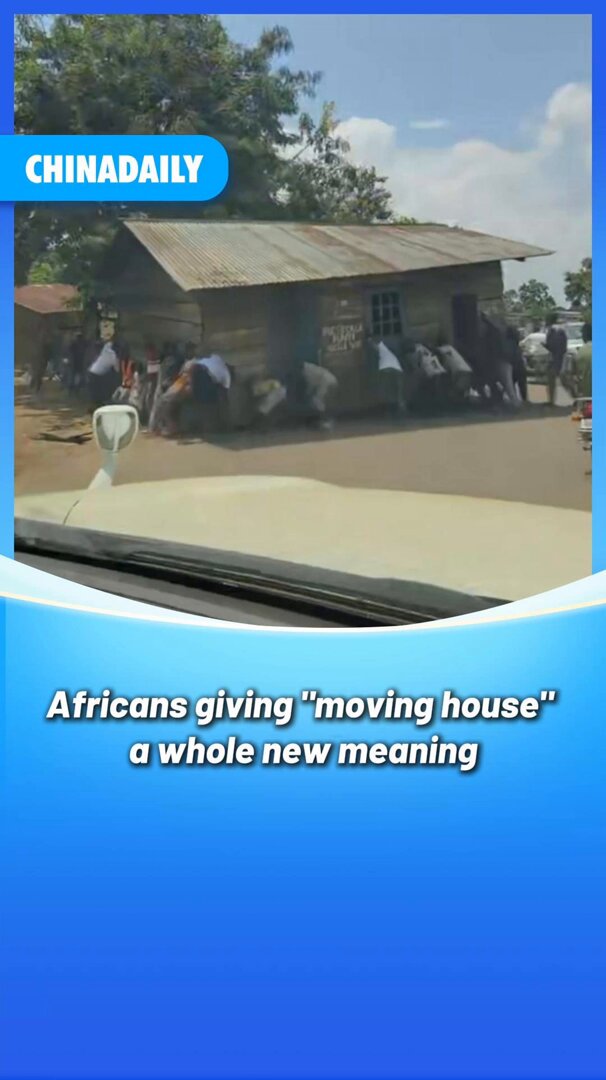 Afrika'da Ev Taşıma Şaşkınlığı: Bütün Evi Omuzlarda Taşıdılar!