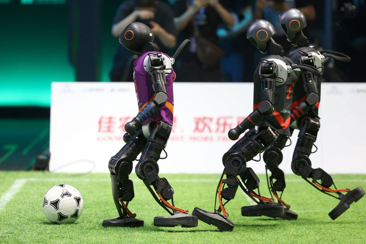 Tsinghua Üniversitesi Robotları, Çin'in İlk Otonom İnsanoid Robot Maçını Kazandı
