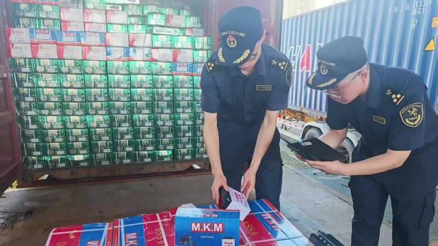 Çin Gümrük İdaresi'nden Yasa Dışı Tehlikeli Madde Operasyonu: 26.5 Ton Kurşun-Asit Aküsü Ele Geçirildi