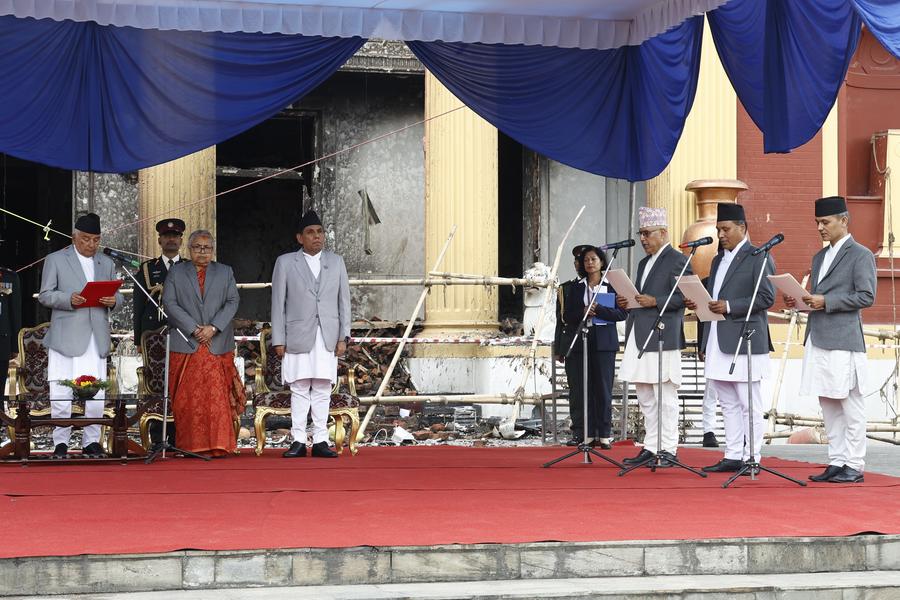 Nepal'de Yeni Geçici Hükümet Göreve Başladı