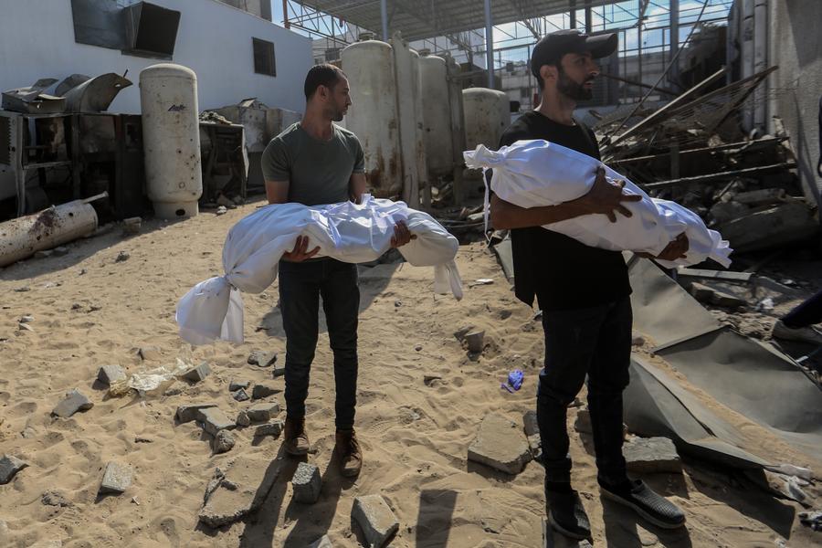 Gaza Şehri'nde Yoğun Dumanlar Yükseliyor, Binlerce Sakin Güvenli Yer Aramaya Çalışıyor