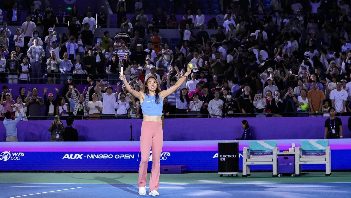 Zheng Qinwen Ningbo Açık'ta Kortlara Dönüyor