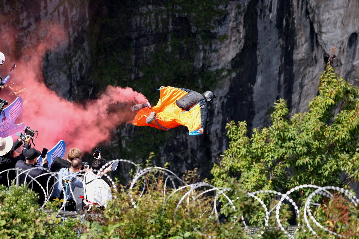 Zhangjiajie'de Dünyanın En İyi Wingsuit Pilotları Yarıştı