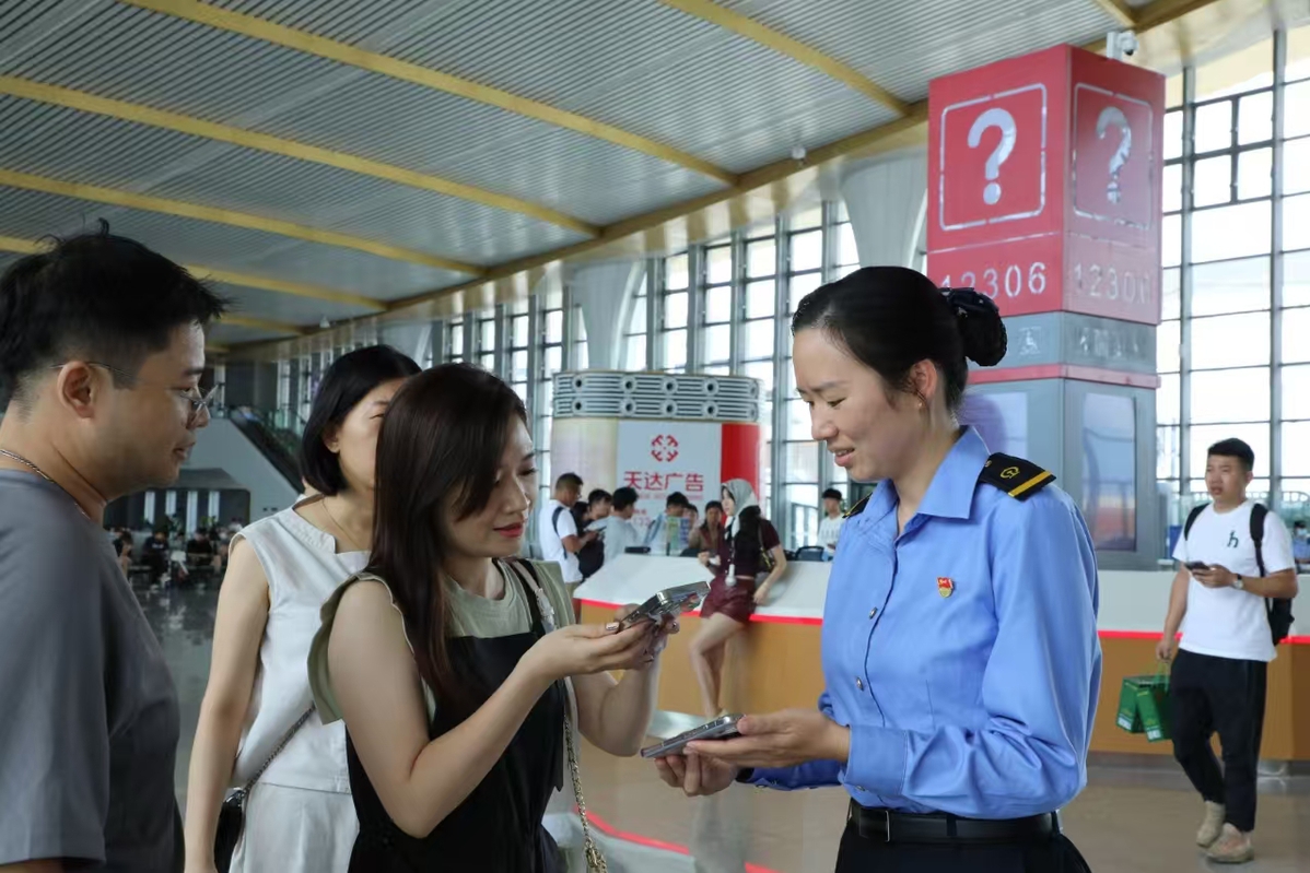 Çin-Vietnam Sınırında Turizm Patlaması Yaşanıyor