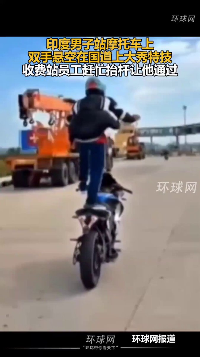 Hindistan'da Motosiklet Üzerinde Tehlikeli Gösteriler Gerçekleştirildi