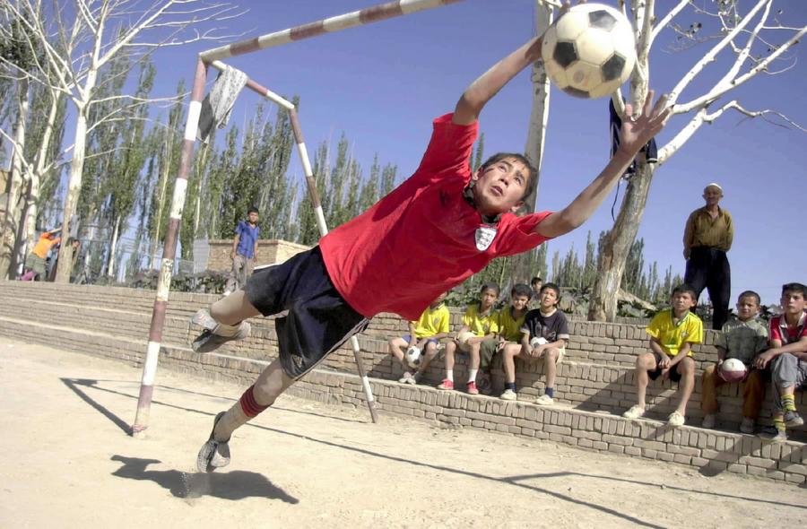 Xinjiang'da Çocuklar Modern Spor Tesisleriyle Tanışıyor